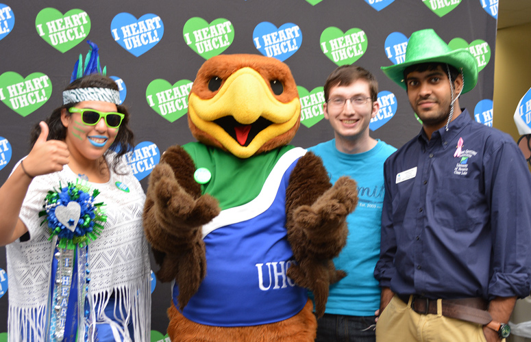 Photograph of mascot Hunter reveal at I Heart UHCL Day.